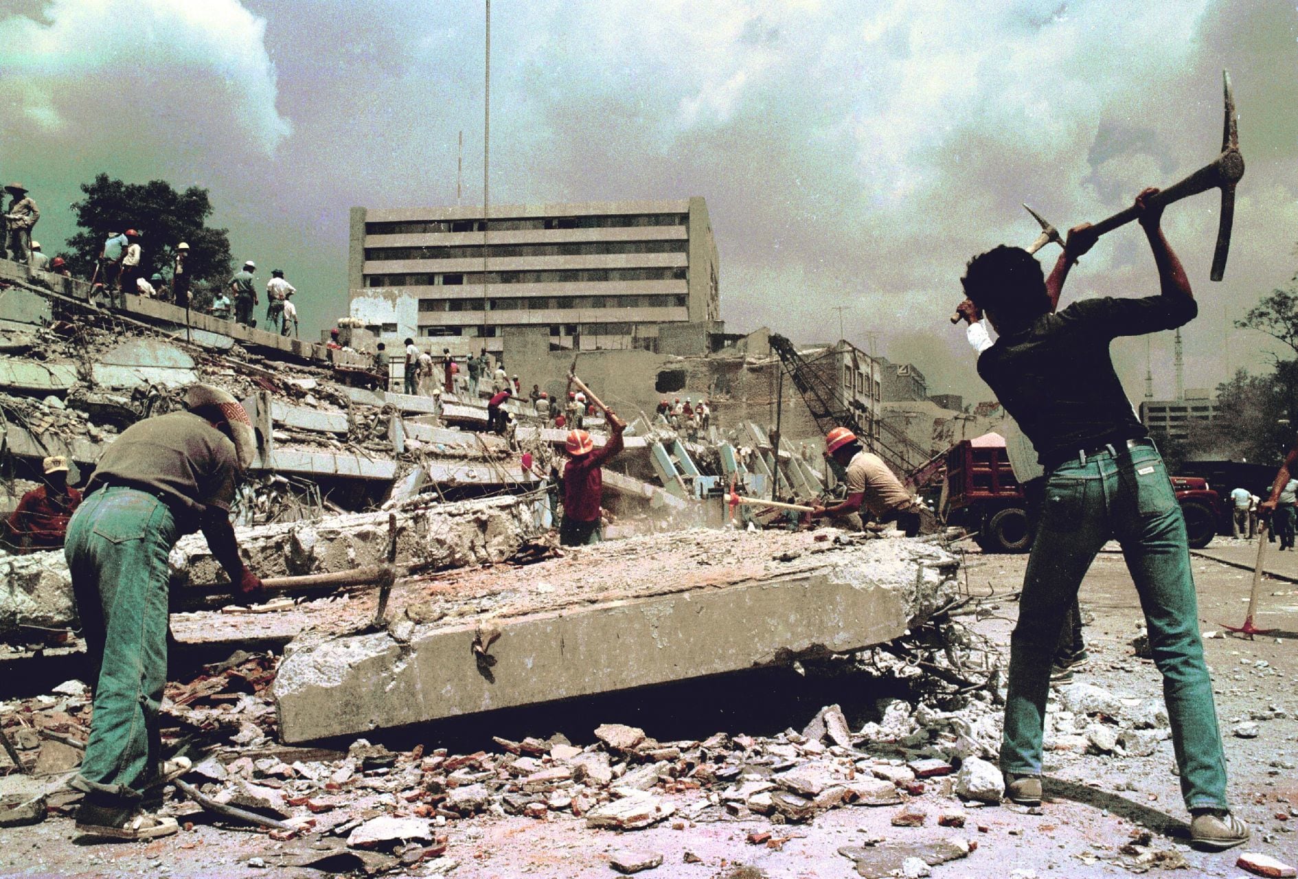 Los terremotos de 1985 y 2017 transformaron el paisaje de la Ciudad de México: algunos edificios fueron reconstruidos y otros dieron paso a plazas, parques y memoriales en honor a las víctimas