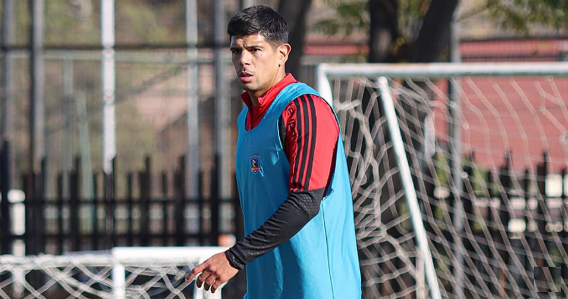 Durante el receso del fútbol peruano, el mediocampista de Alianza Lima se integró como invitado a una sesión del plantel Sub-20 que conduce Braulio Leal, en la antesala del duelo ante Deportes Recoleta (Colo Colo Fútbol Joven)