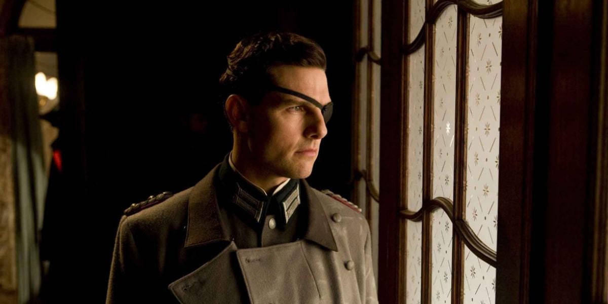 El actor experimentó la vida diaria de Stauffenberg usando solo tres dedos de la mano izquierda y llevando un parche en el ojo (foto: IMDb)
