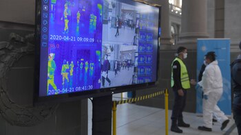 El sistema dispara una alarma