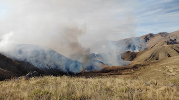 Incendios forestales se extienden en el este y sur de Bolivia en medio de escasez de agua y diésel
