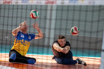 Melnyk y Korinets juegan por