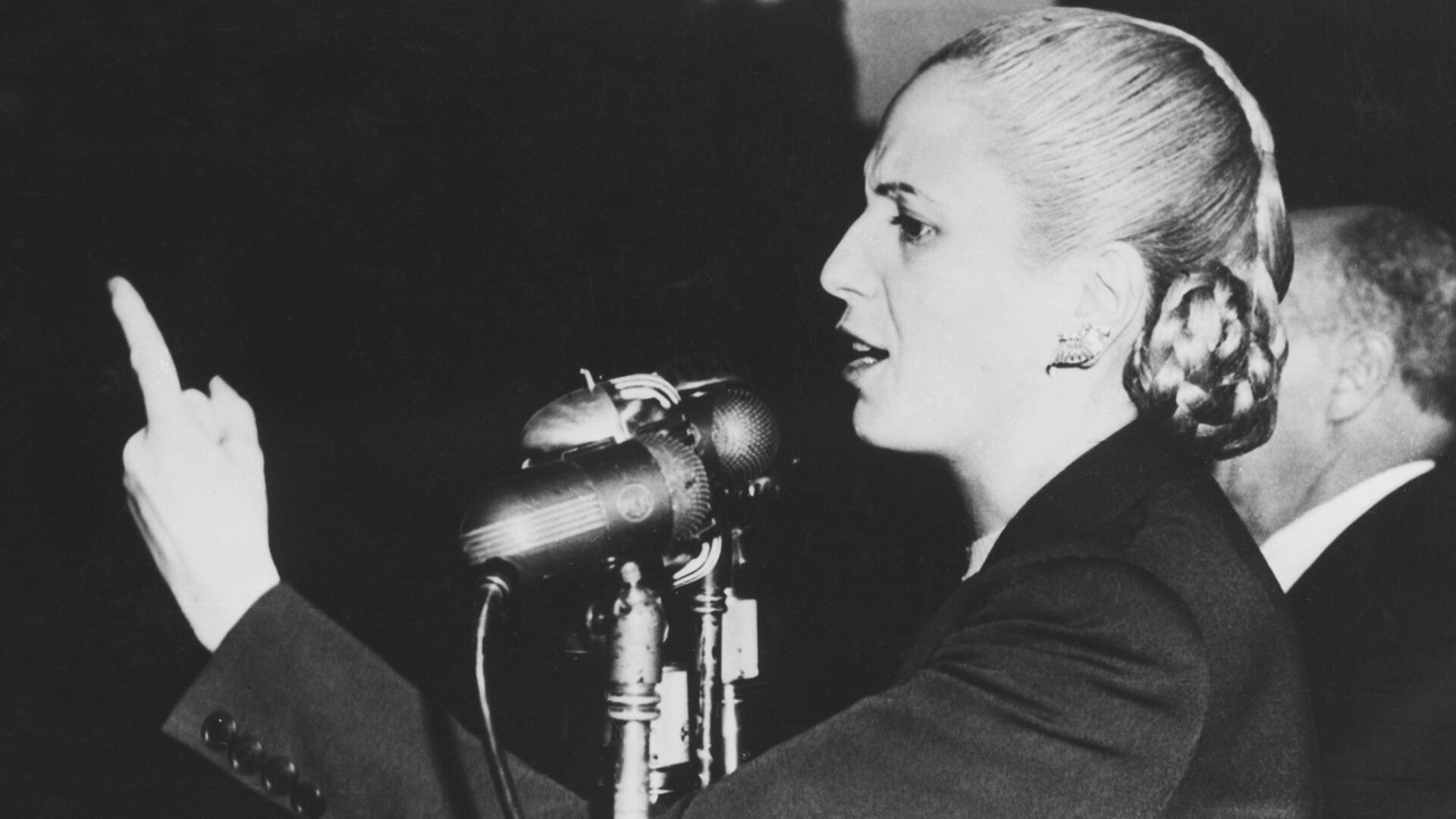 Hace 51 años los restos de Eva Perón emprendían el regreso a la Argentina después de sucesivos traslados y una sepultura en el exilio con otra identidad