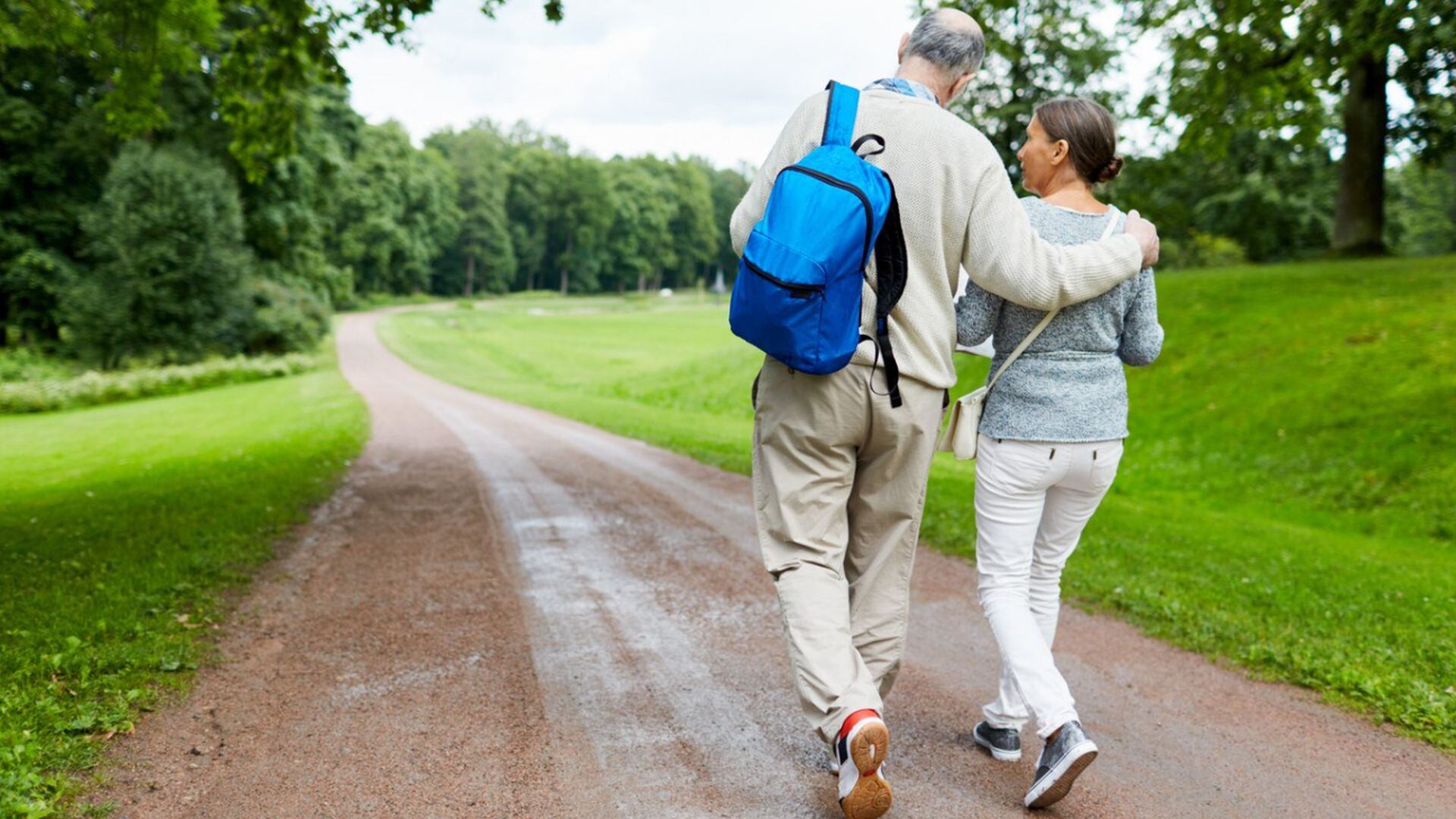Más que un simple ejercicio, caminar es una herramienta poderosa para la salud. (Freepik)