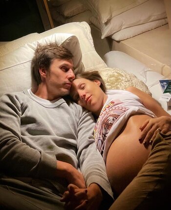 Una de las postales que