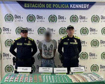 El hombre llevaba un maletín