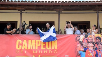 Tegueste se vuelca con Pedri en su recibimiento institucional tras proclamarse campeón del mundo