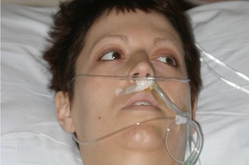 Heather Von St James, en la cama del hospital