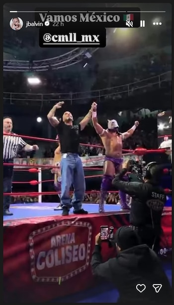 J Balvin sorprendió en la Arena Coliseo al participar con el Consejo Mundial de Lucha Libre durante su gira Ciudad Primavera en la Ciudad de México (IG)
