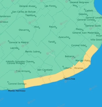 Mapa geográfico de la provincia de Buenos Aires con municipios marcados en verde y una franja costera resaltada en amarillo