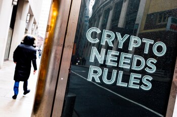 El cartel de una plataforma