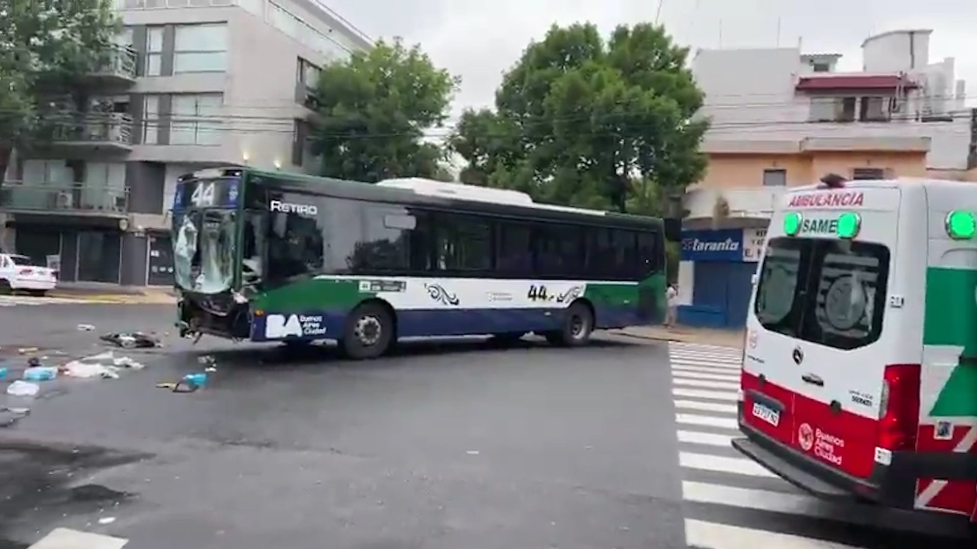 El SAME atendió heridos en el lugar.