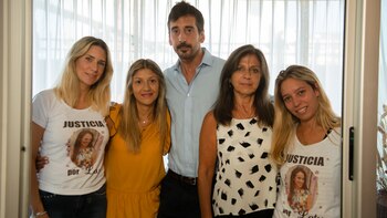 Los amigos y la mamá de Leticia (Gastón Taylor)
