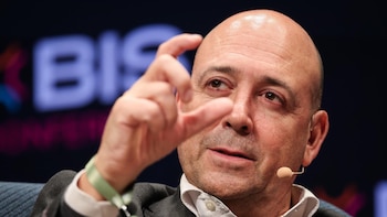 El español Fernando Carro renueva como CEO del Bayer Leverkusen