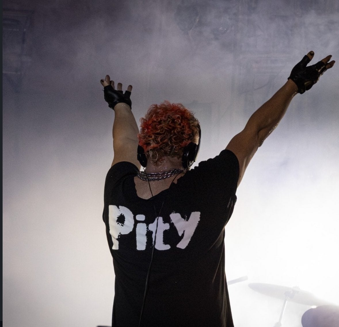 El show en Rosario convocó a 25.000 personas en el Autódromo Fangio, marcando el retorno más contundente de Pity Álvarez a los escenarios