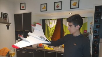 Tiene 14 años, es de