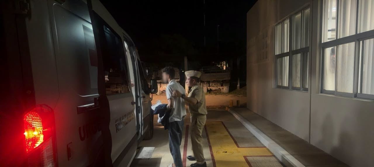 La tripulación de un buque carguero localizó a Fermín Izquierdo a cientos de kilómetros de Progreso tras una peligrosa travesía marítima, mientras las autoridades navales continúan buscando a sus cinco compañeros de viaje. (Cortesía: Lector MX)