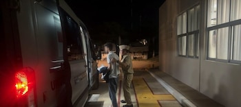 La tripulación de un buque carguero localizó a Fermín Izquierdo a cientos de kilómetros de Progreso tras una peligrosa travesía marítima, mientras las autoridades navales continúan buscando a sus cinco compañeros de viaje. (Cortesía: Lector MX)