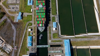 En el complejo escenario actual para el transporte marítimo, cualquier limitación adicional en el Canal de Panamá podría profundizar la presión sobre la logística mundial (Foto: Shutterstock)