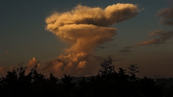 Volcán de Colima se mantiene