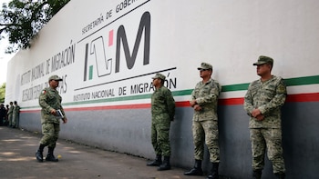 Migrantes cubanos se amotinan en estación migratoria Siglo XXI de Tapachula tras conocer que serían deportados