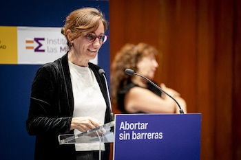 La ministra de Sanidad, Mónica García, interviene durante el acto ‘Abortar sin barreras: del reconocimiento del derecho a la garantía efectiva del acceso’, en la sede del Ministerio de Sanidad, a 28 de septiembre de 2026, en Madrid (España).