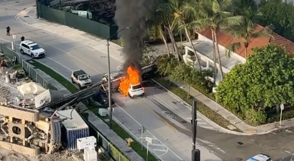 El colapso movilizó a decenas de efectivos de Miami Fire Rescue y la Policía de Miami en uno de los corredores más transitados de la ciudad un lunes a hora pico (Citizen App)