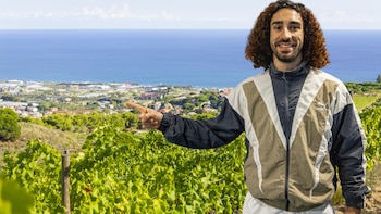 El bonito pueblo en el que se crio Cucurella: entre el mar y la montaña, rodeado de viñedos y uno de los de mayor renta en España
