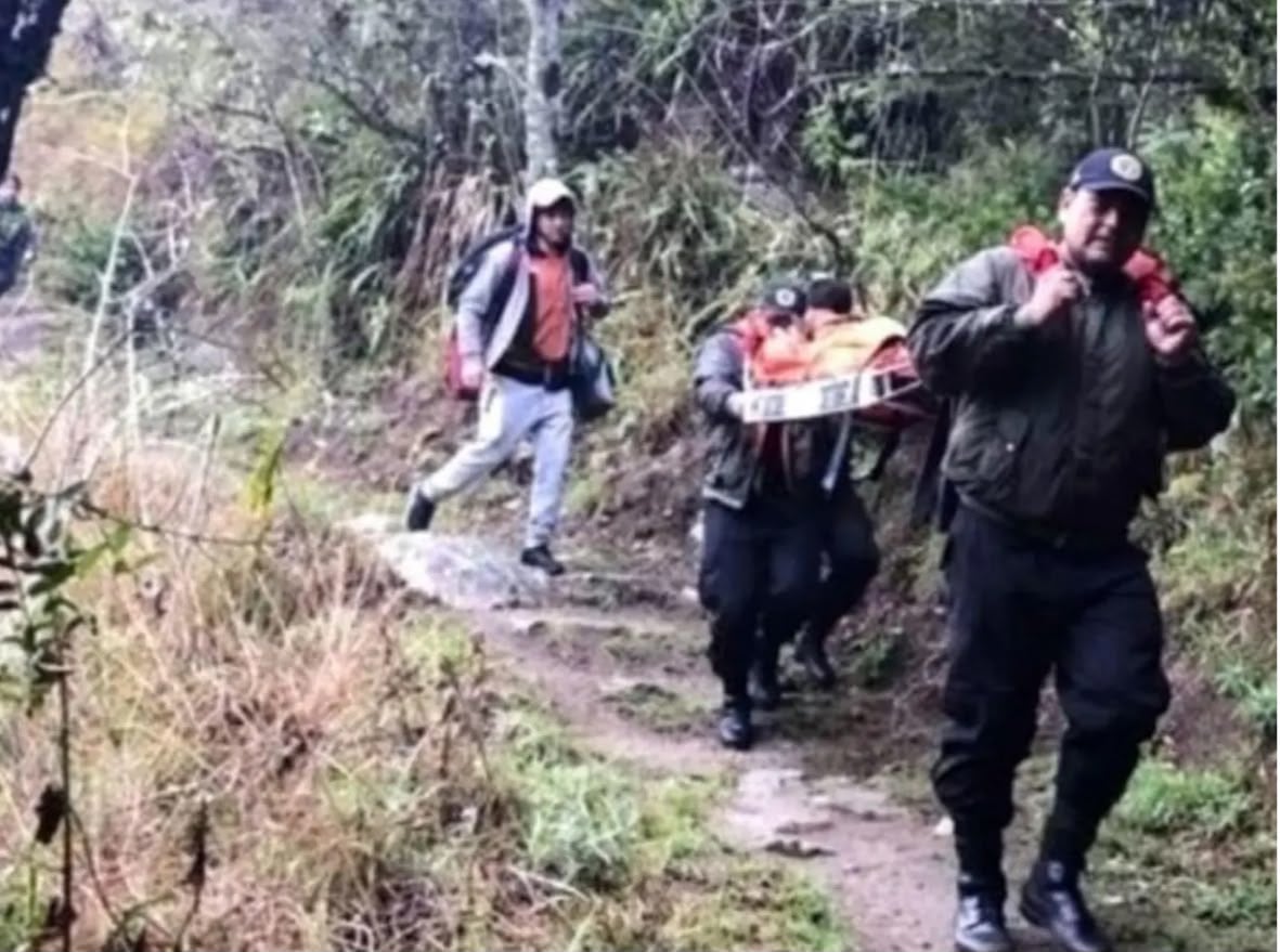 El joven sufrió una descompensación mientras caminaba por las inmediaciones del Puente de los Candados. (Foto: Cortesía redes sociales)