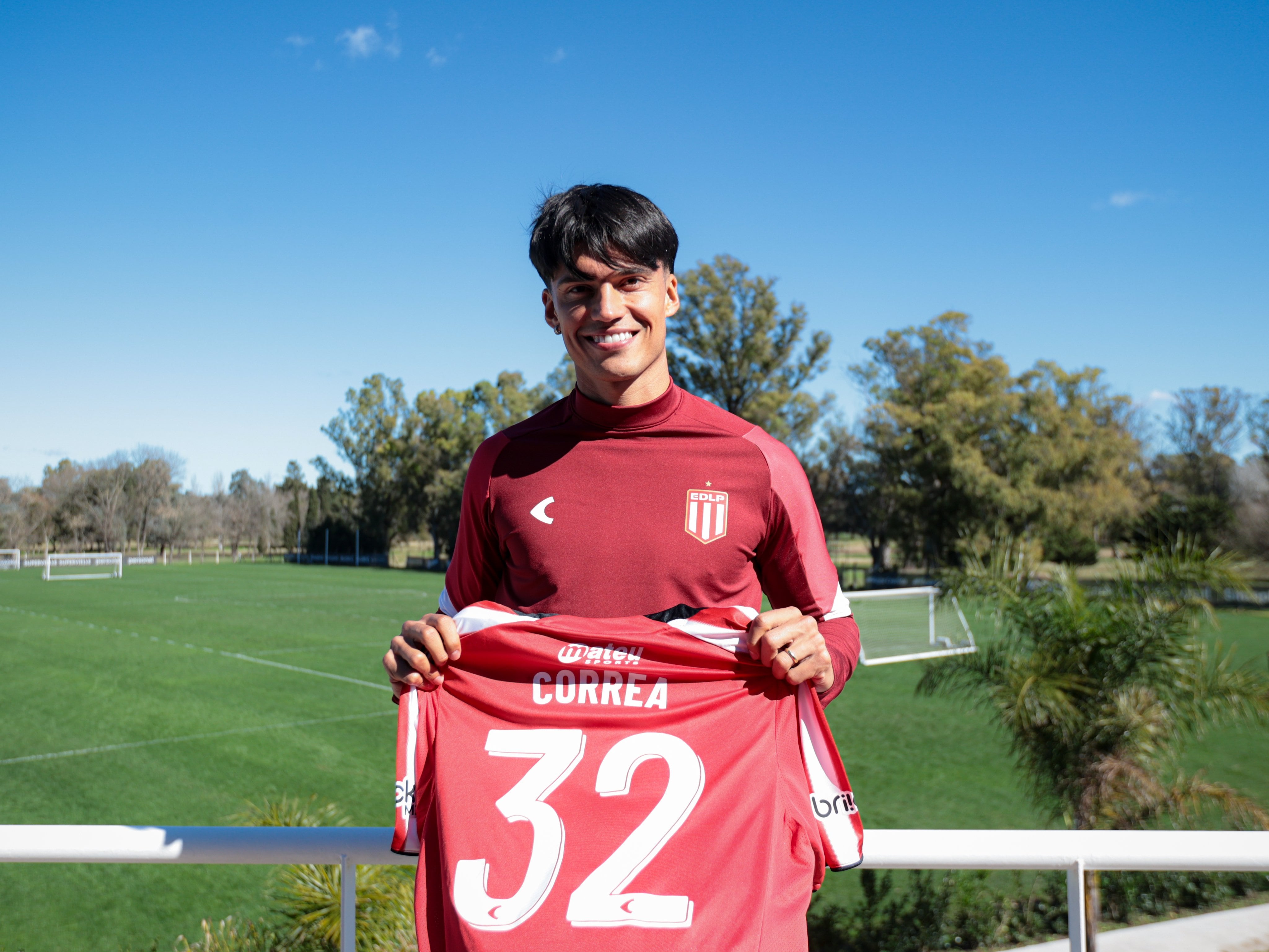 Joaquín Correa firmó su contrato con Estudiantes de La Plata y regresará al fútbol argentino tras 12 años (@EdelpOficial)