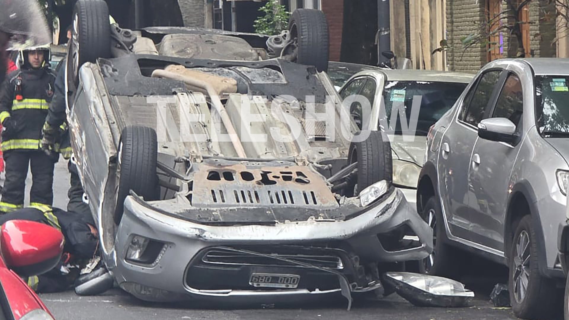 El impactante vuelco del actor Guillermo Pfening con su vehículo en la vía pública