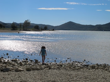 Paisaje desde la playa de Garaio. (@TurismoAlava/X)