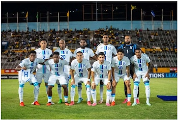 El plantel hondureño viajaba desde Comayagua antes de seguir hacia Martinica por la Liga de Naciones de Concacaf y, según Diario Diez, se habría presentado una denuncia por pertenencias sustraídas. (Cortesía: FFH)