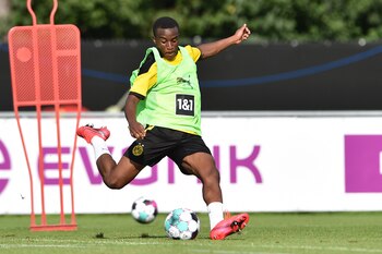 Youssoufa Moukoko empezó a entrenar