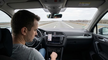 Google - autos - carril - IA - tecnología - 14 de mayo