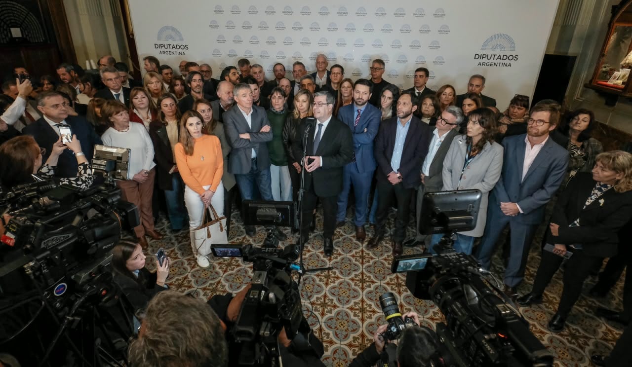La oposición anunció que convocará a una sesión especial el próximo 9 de septiembre