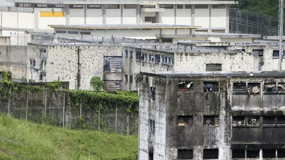 Al menos cinco reclusos murieron en un motín en una cárcel en Venezuela Al menos cinco reclusos murieron en un motín en una cárcel en Venezuela