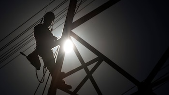 Ejecutivos de empresa proponen ajustes para fortalecer la reforma del sector eléctrico en Panamá