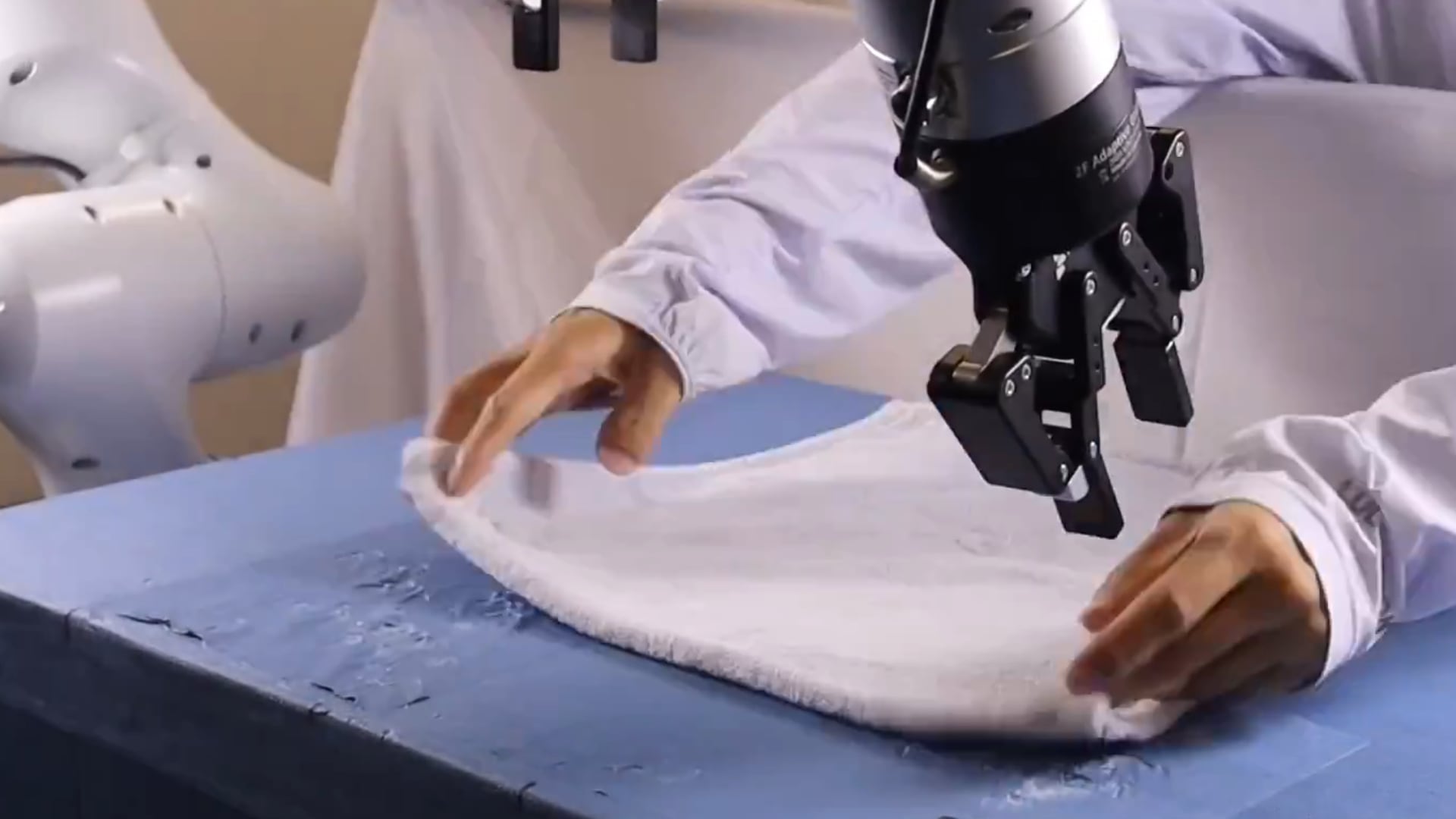 Así es el robot que aprende como un niño para dominar habilidades de forma autónoma