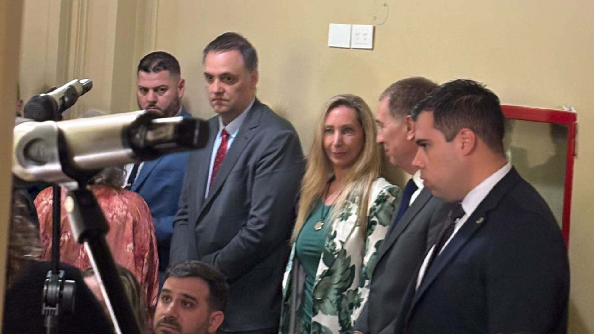 Manuel Adorni, Karina Milei y Diego Santilli en el Senado