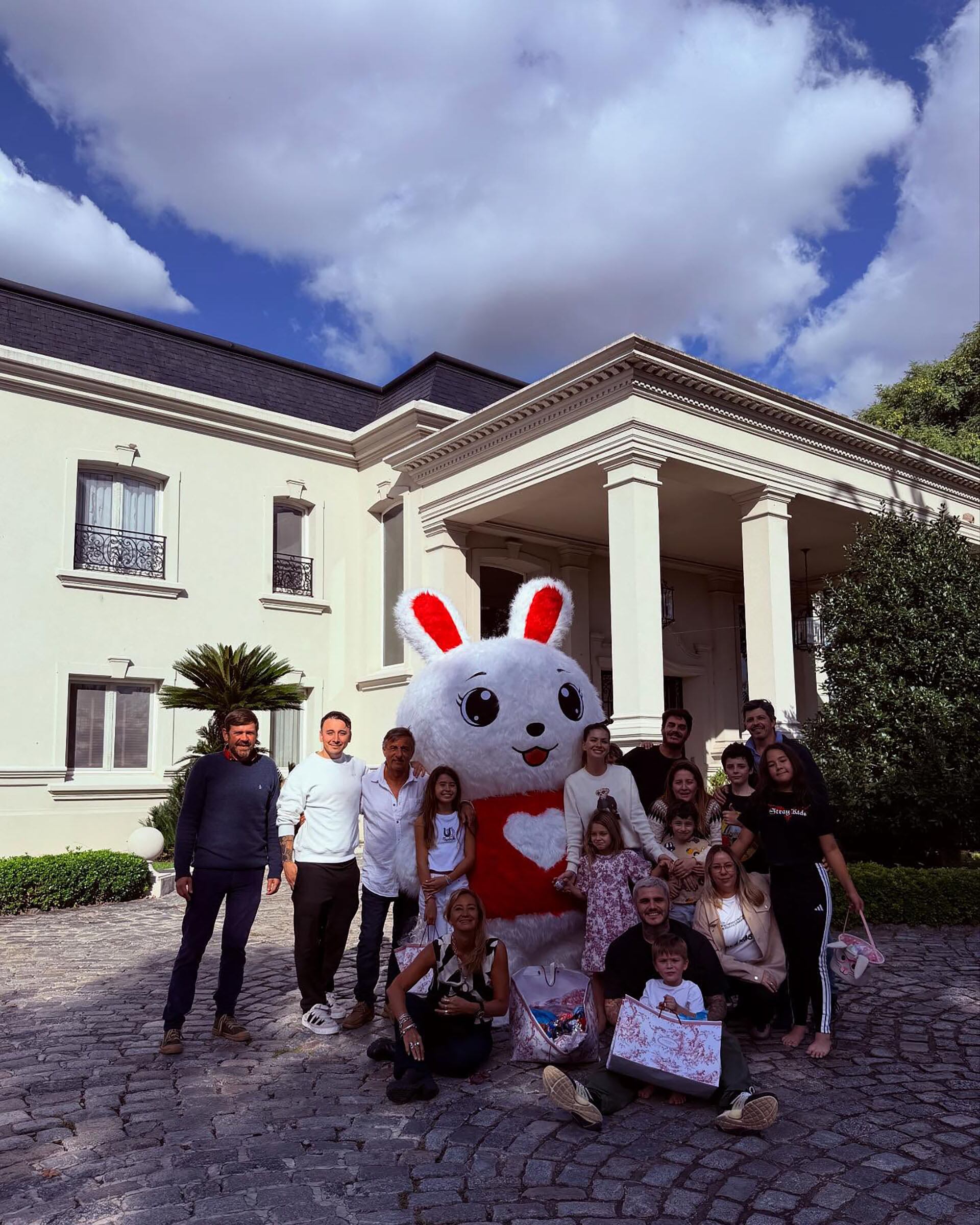 La celebración de Pascua de la familia ensamblada