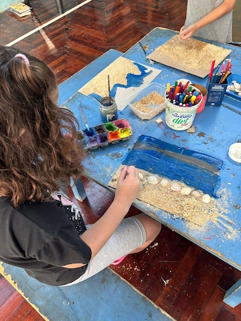 El club que fue casa, taller y escuela: generaciones que crecieron en Villa del Parque, murales y manos que no olvidan