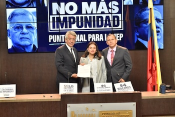 El senador Enrique Gómez denunció que la nómina de contratos de prestación de servicios de la JEP ascendió a 1.218 órdenes con un costo de $62.000 millones - crédito Prensa Senado/Colprensa