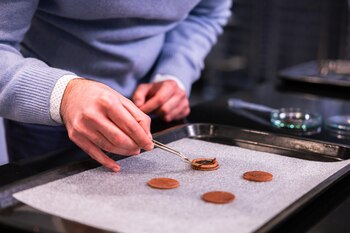 Baterías comestibles alimentan luces LED