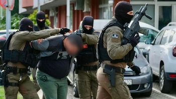 Un sospechoso es detenido en la operación contra el Cártel de los Balcanes cae en Montenegro tras una operación con la Guardia Civil en la que se incautó más de 4.000 kilos de drogas (Europol)