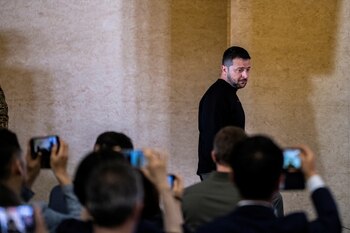 Zelensky durante una conferencia de