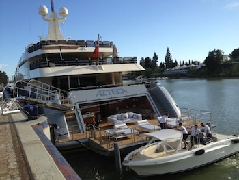 El yate puede albergar hasta