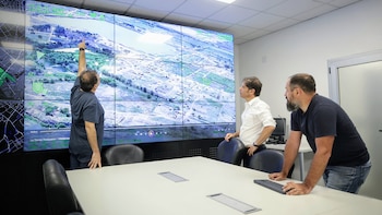 Axel Kicillof frente a una