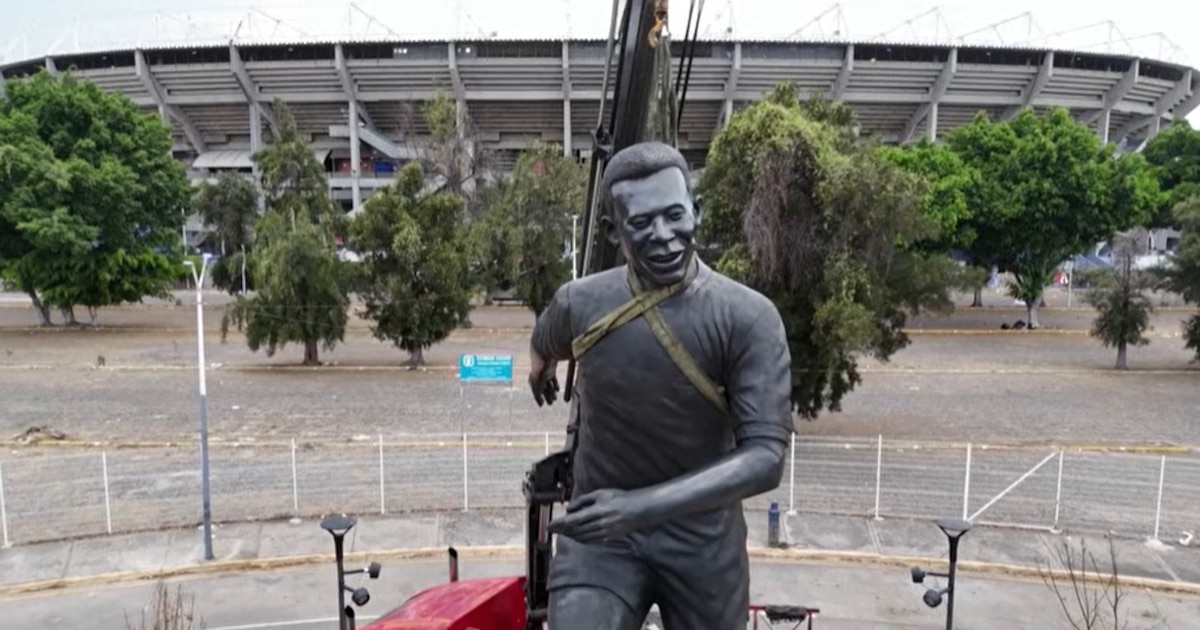 Pelé, inmortalizado en Guadalajara: así es la estatua levantada en el Estadio Jalisco en vísperas al Mundial 2026