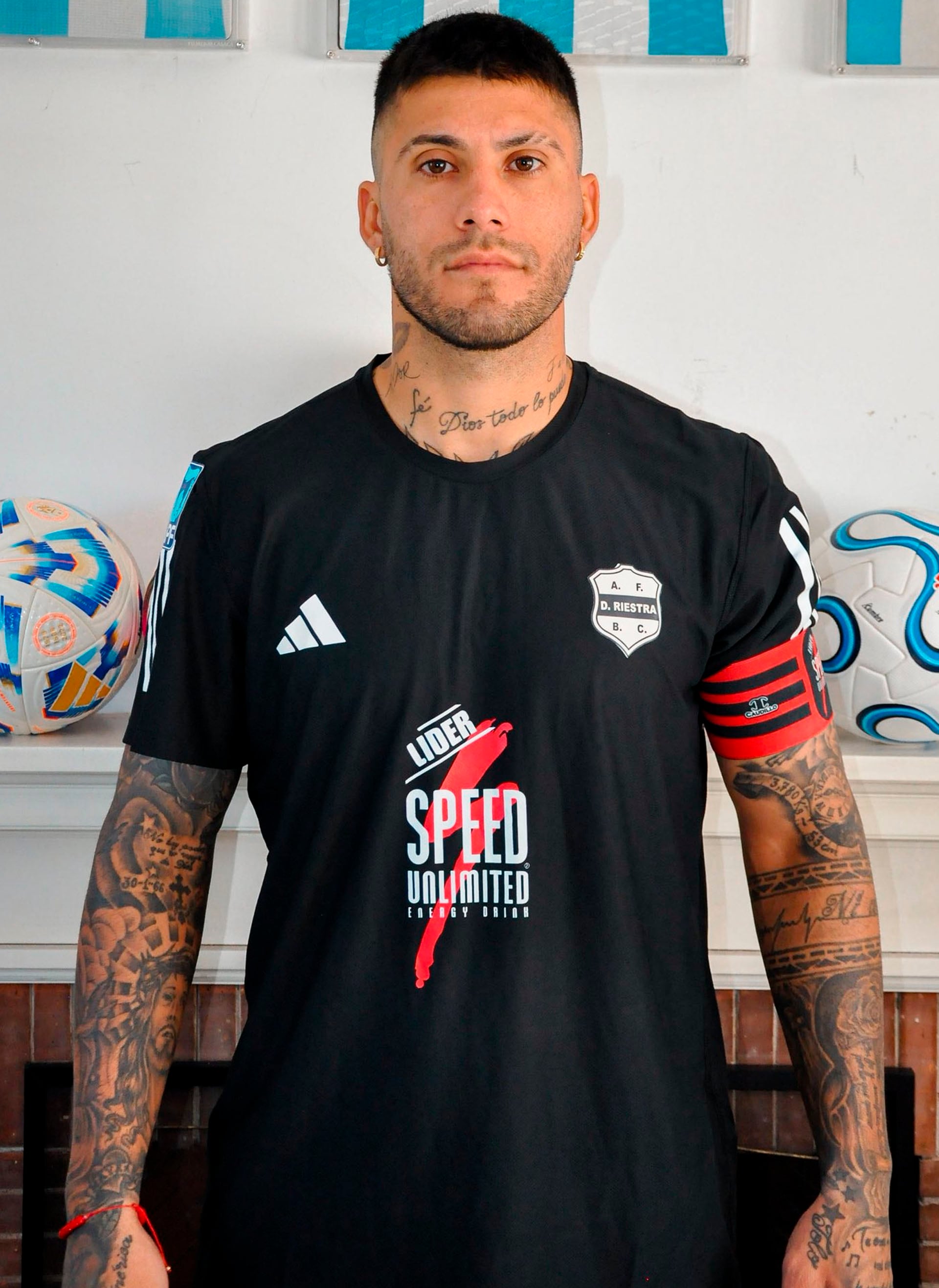 Milton Céliz retornó a Riestra tras su cesión en Barcelona de Ecuador y extendió su contrato hasta 2028